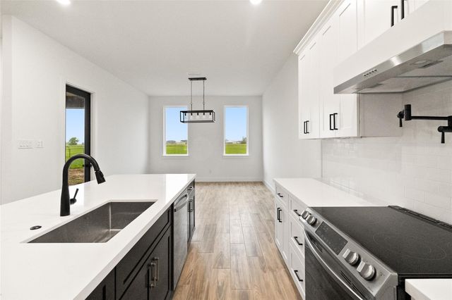 529 Longhorn Trail, Angleton, TX 77515