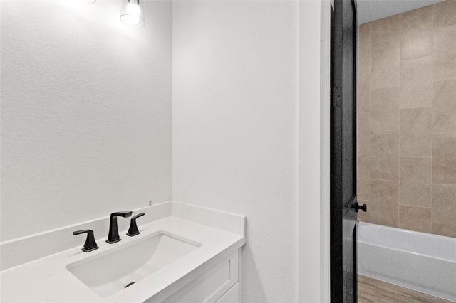 529 Longhorn Trail, Angleton, TX 77515