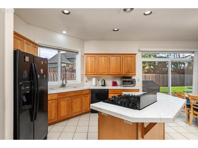 575 Nw BLUERIDGE Ct, Beaverton, OR 97006