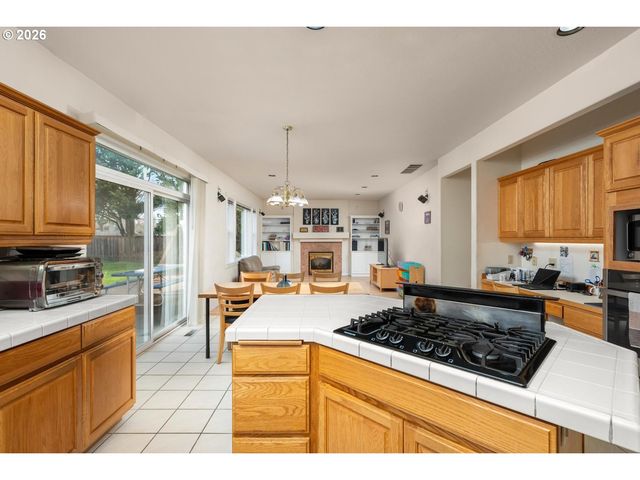 575 Nw BLUERIDGE Ct, Beaverton, OR 97006