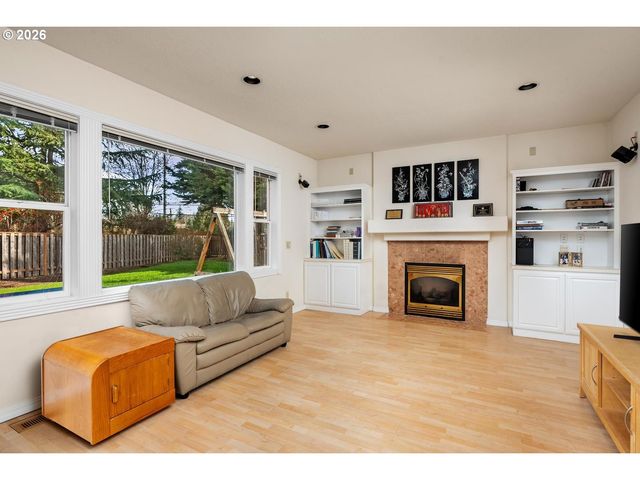 575 Nw BLUERIDGE Ct, Beaverton, OR 97006