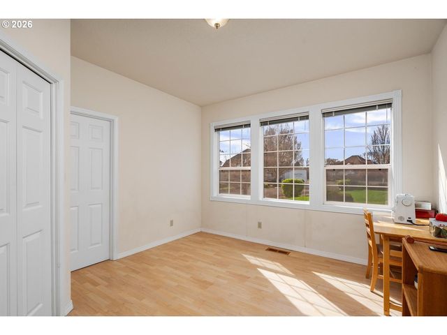 575 Nw BLUERIDGE Ct, Beaverton, OR 97006