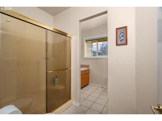 575 Nw BLUERIDGE Ct, Beaverton, OR 97006