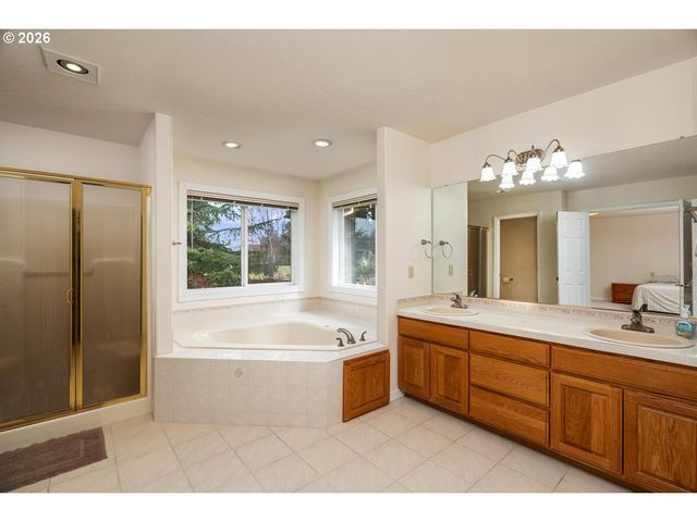 575 Nw BLUERIDGE Ct, Beaverton, OR 97006