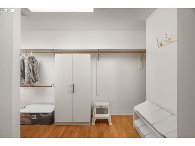 575 Nw BLUERIDGE Ct, Beaverton, OR 97006