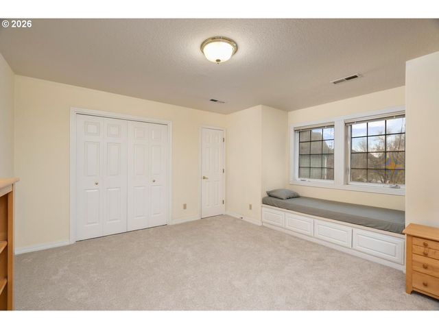 575 Nw BLUERIDGE Ct, Beaverton, OR 97006