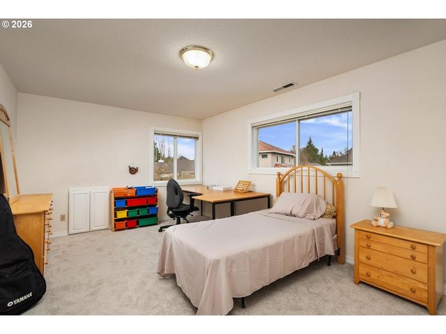 575 Nw BLUERIDGE Ct, Beaverton, OR 97006