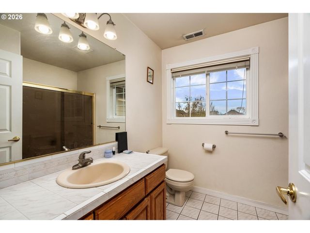 575 Nw BLUERIDGE Ct, Beaverton, OR 97006