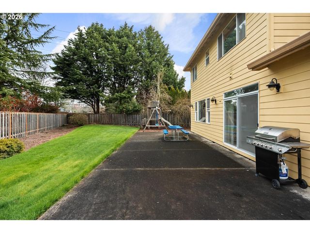 575 Nw BLUERIDGE Ct, Beaverton, OR 97006