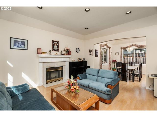 575 Nw BLUERIDGE Ct, Beaverton, OR 97006