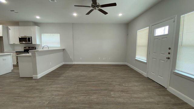5225 E Houston Road A, Houston, TX 77028