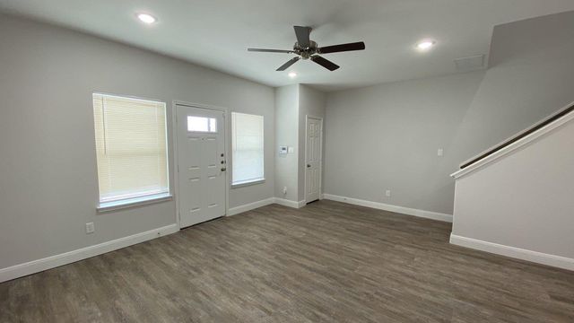 5225 E Houston Road A, Houston, TX 77028