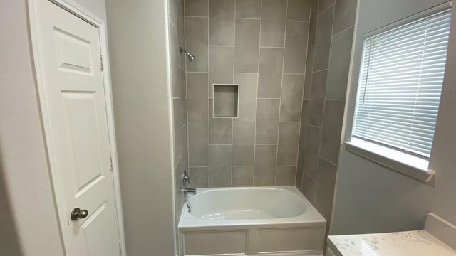 5225 E Houston Road A, Houston, TX 77028