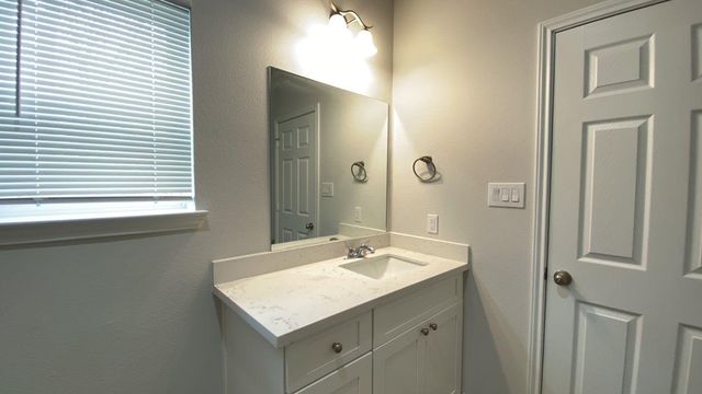 5225 E Houston Road A, Houston, TX 77028