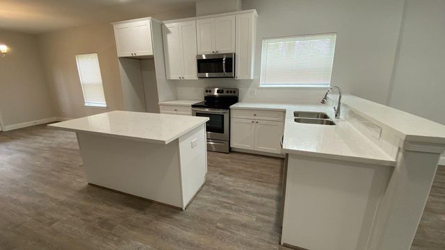 5225 E Houston Road A, Houston, TX 77028