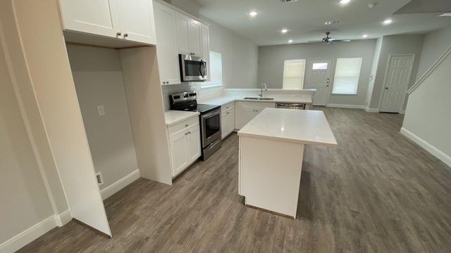 5225 E Houston Road A, Houston, TX 77028