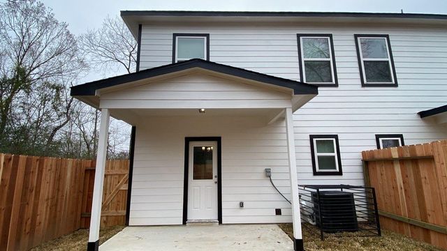 5225 E Houston Road A, Houston, TX 77028