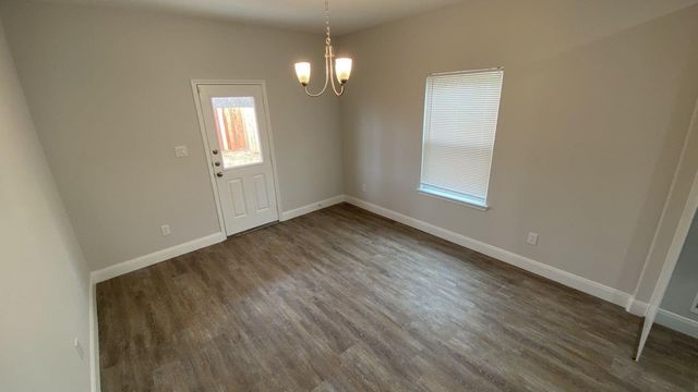 5225 E Houston Road A, Houston, TX 77028