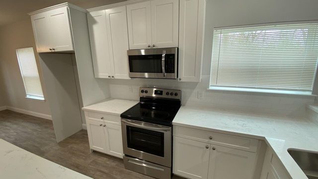 5225 E Houston Road A, Houston, TX 77028