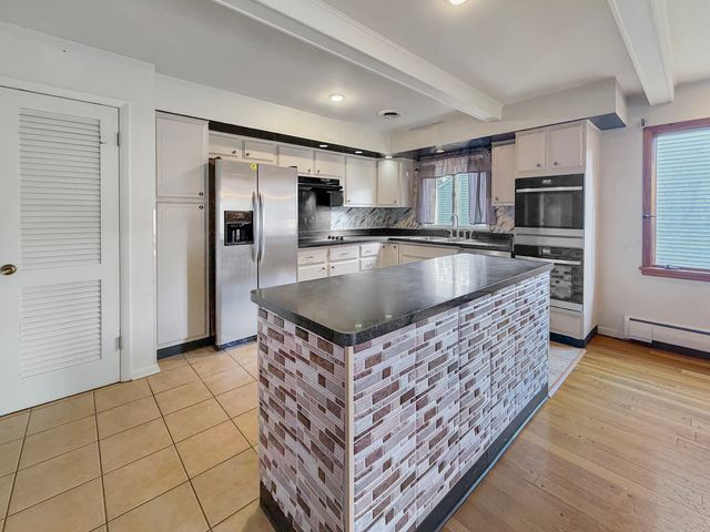 1318 Ridgefield Road, Freeport, IL 61032