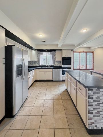 1318 Ridgefield Road, Freeport, IL 61032