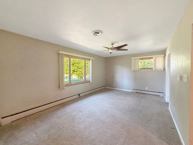 1318 Ridgefield Road, Freeport, IL 61032