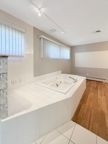 1318 Ridgefield Road, Freeport, IL 61032