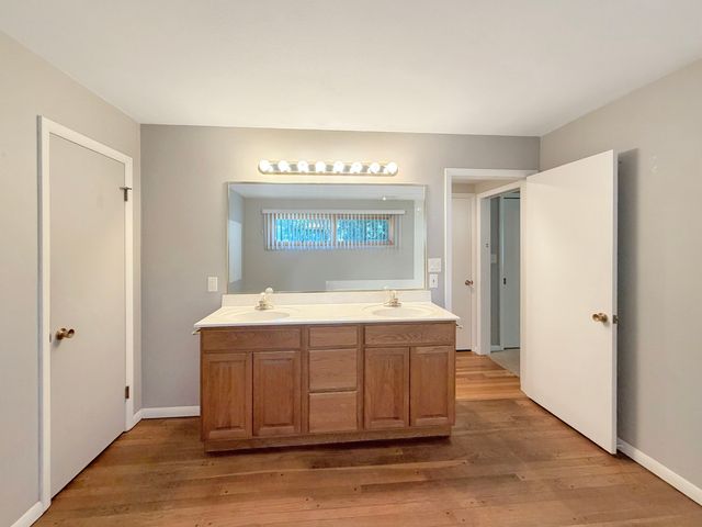 1318 Ridgefield Road, Freeport, IL 61032