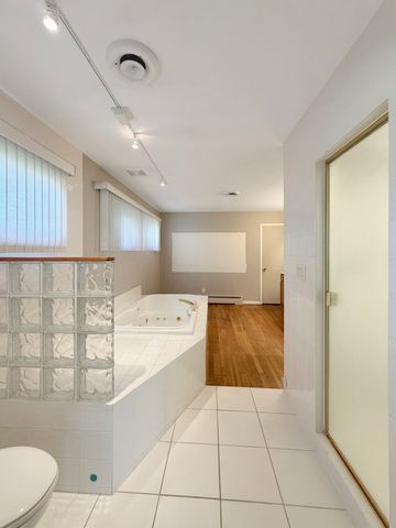 1318 Ridgefield Road, Freeport, IL 61032