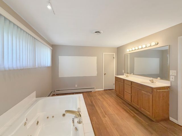 1318 Ridgefield Road, Freeport, IL 61032