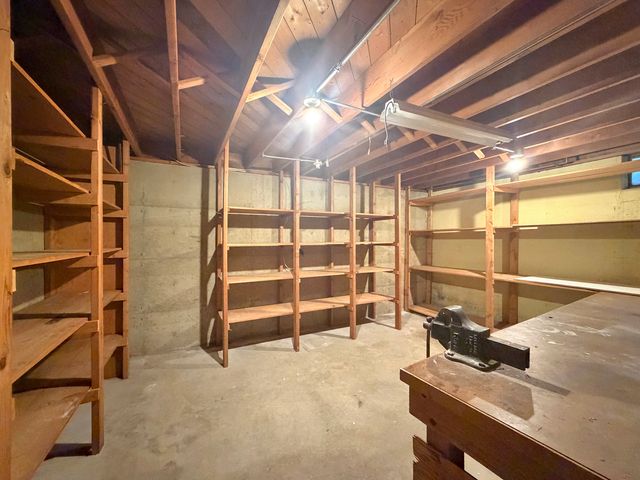 1318 Ridgefield Road, Freeport, IL 61032