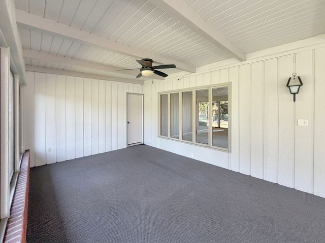 1318 Ridgefield Road, Freeport, IL 61032