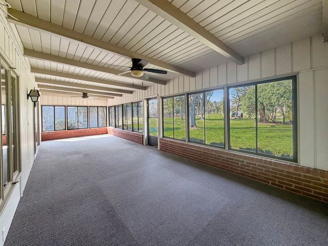 1318 Ridgefield Road, Freeport, IL 61032