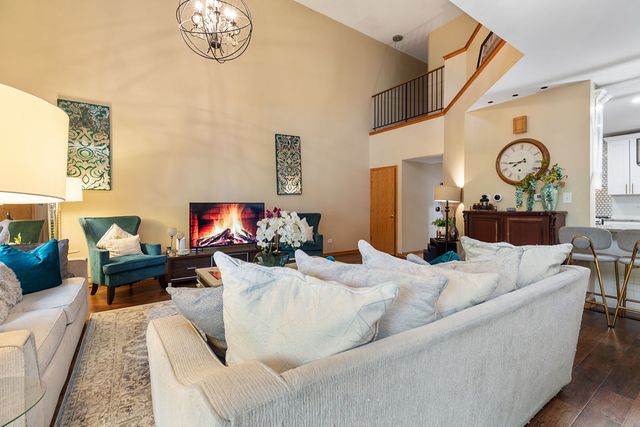 10936 Jodan Drive, Oak Lawn, IL 60453