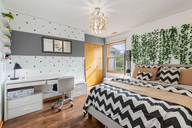 10936 Jodan Drive, Oak Lawn, IL 60453