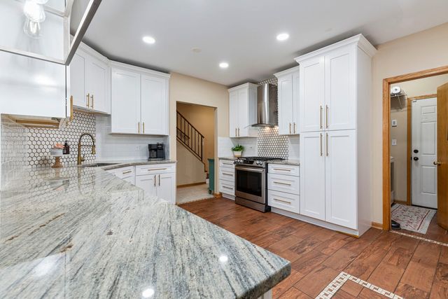 10936 Jodan Drive, Oak Lawn, IL 60453