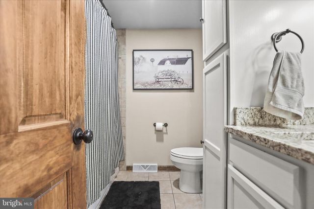 25 HEMLER DR, Hanover, PA 17331