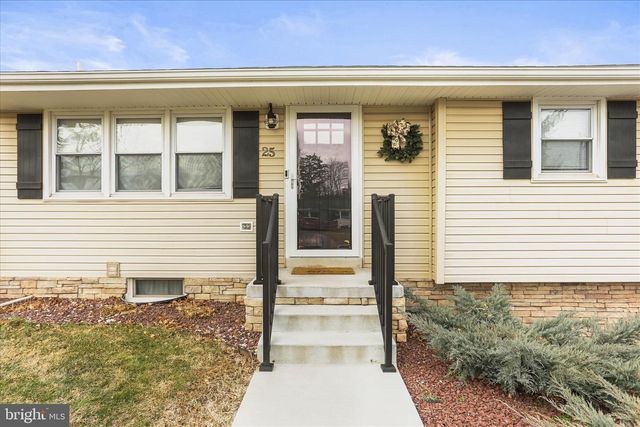 25 HEMLER DR, Hanover, PA 17331