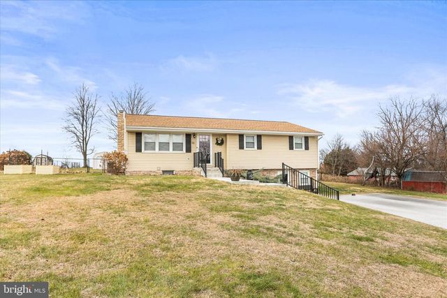25 HEMLER DR, Hanover, PA 17331