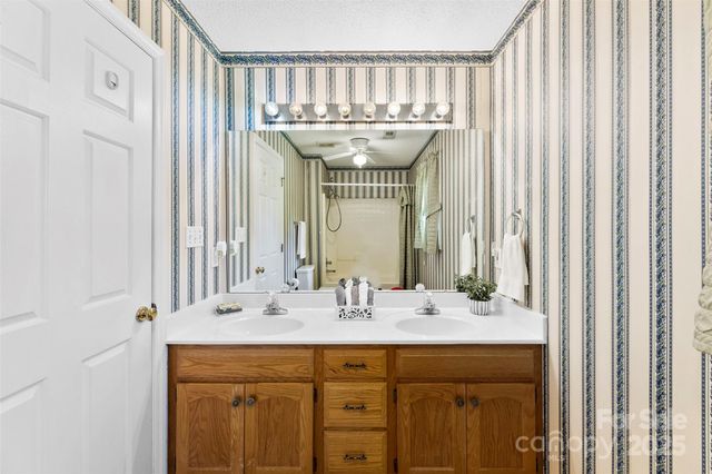 1958 Cameron Heights Circle, Denver, NC 28037