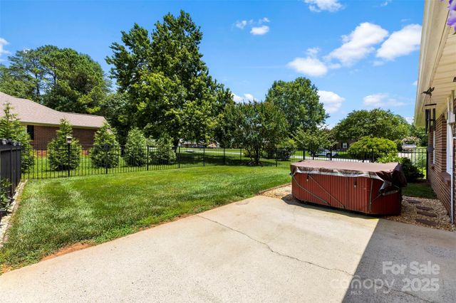 1958 Cameron Heights Circle, Denver, NC 28037