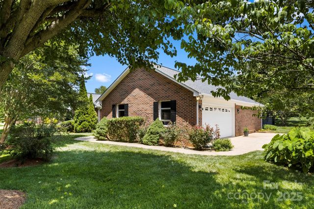 1958 Cameron Heights Circle, Denver, NC 28037