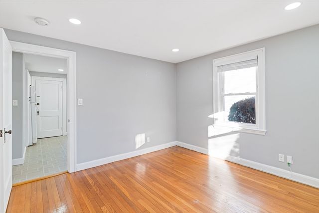 126 Washington Ave 1, Waltham, MA 02453