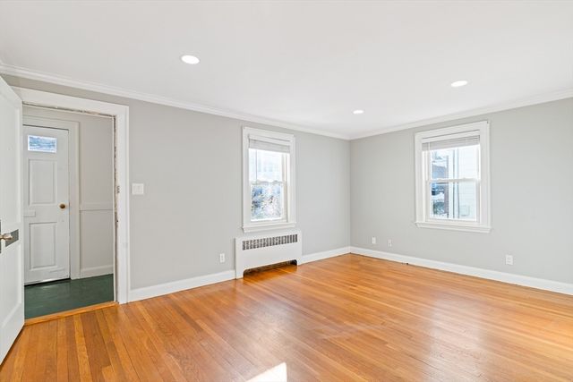 126 Washington Ave 1, Waltham, MA 02453