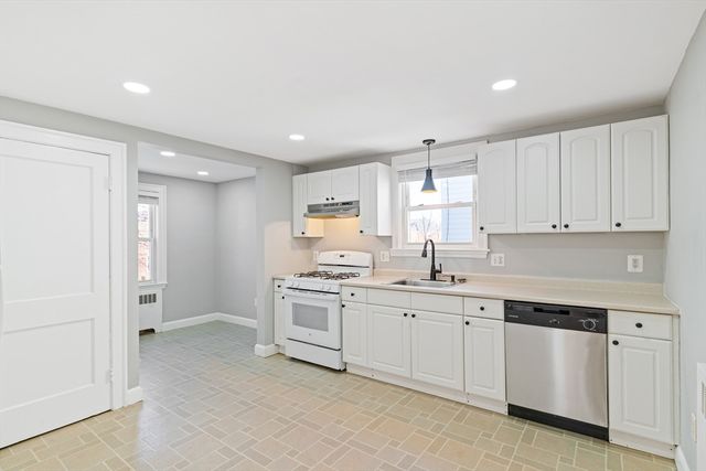 126 Washington Ave 1, Waltham, MA 02453