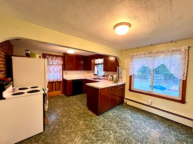 11 Woodland Drive, Windham, CT 06280