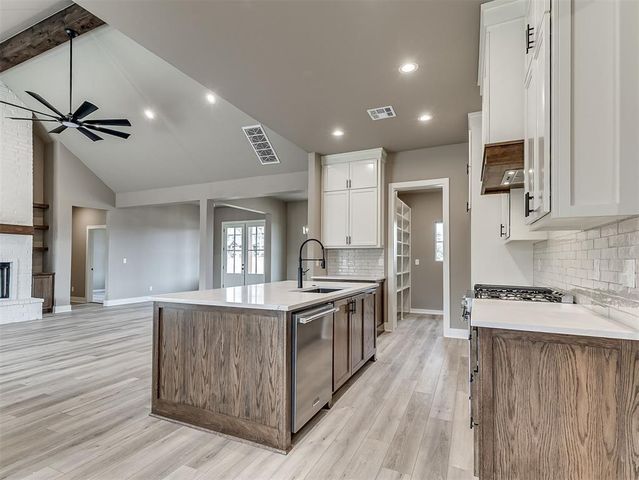 21246 Reserve Circle, Harrah, OK 73045