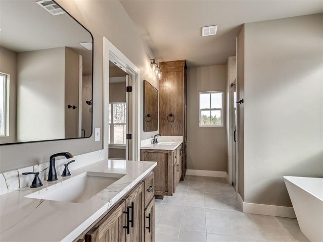 21246 Reserve Circle, Harrah, OK 73045