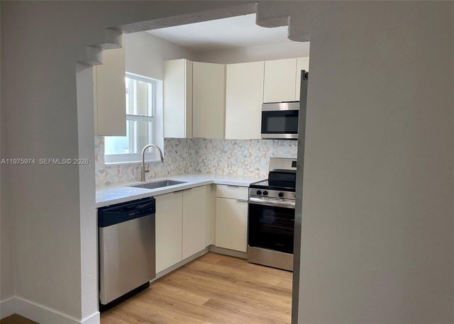 3200 SW 2nd St, Miami, FL 33135