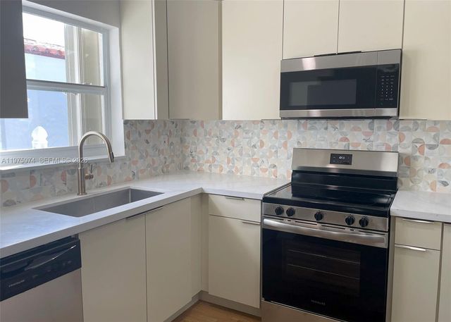 3200 SW 2nd St, Miami, FL 33135